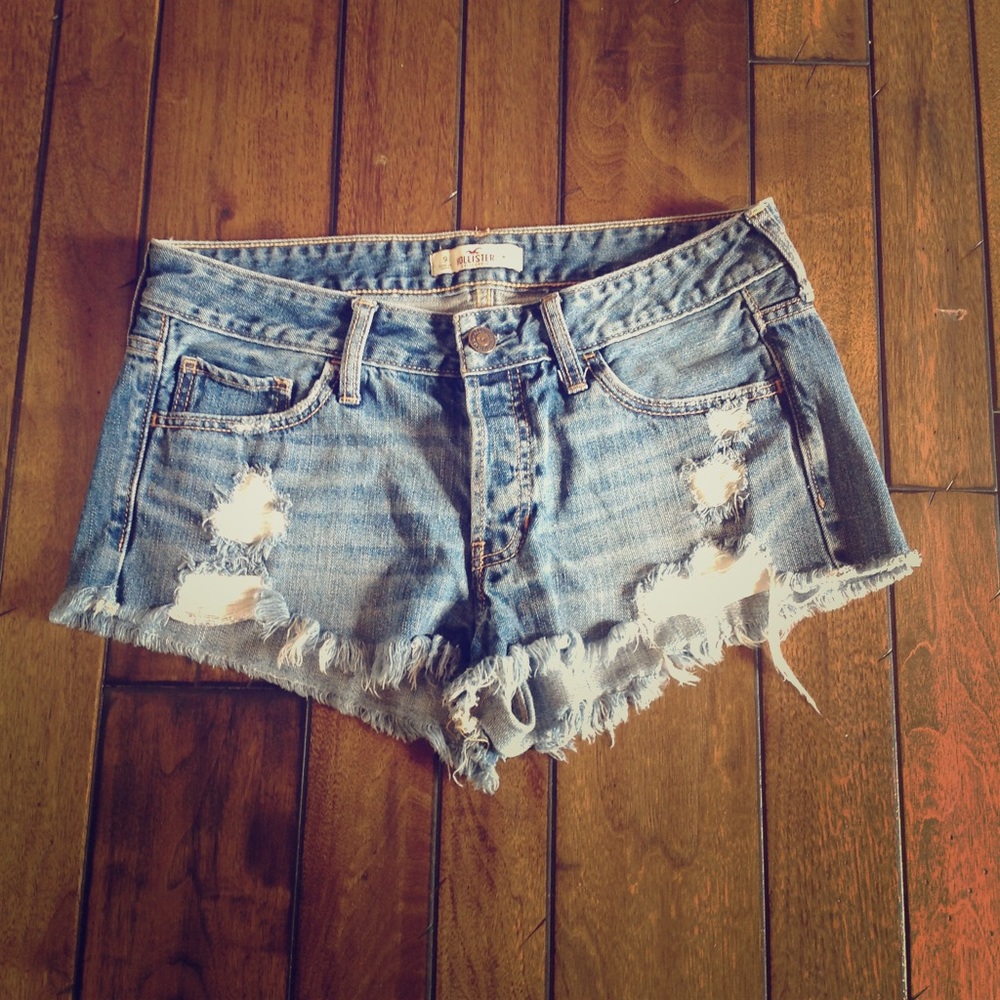 Hollister jean shorts. Size 9 (29)